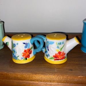 Pioneer women salt & pepper